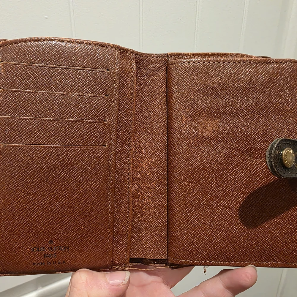 Louis Vuitton Damier Kisslock Monogram Wallet - Picture 8 of 11